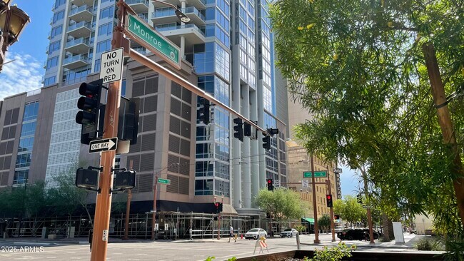 Foto del edificio - 114 W Adams St