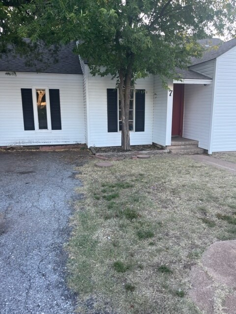 Primary Photo - 7 NW 9th St