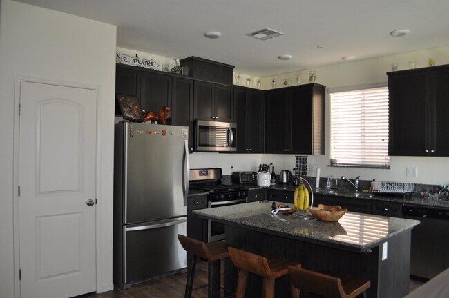 Building Photo - 1588 Hartley Dr