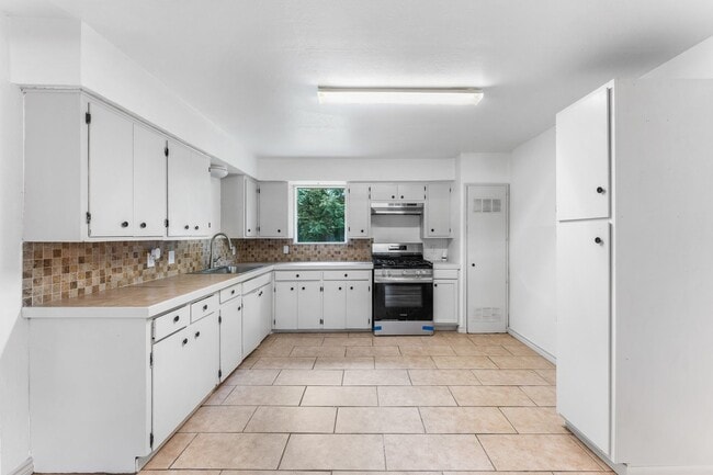 Building Photo - CENTRAL CITY FOUR BEDROOM TWO BATH HOUSE!