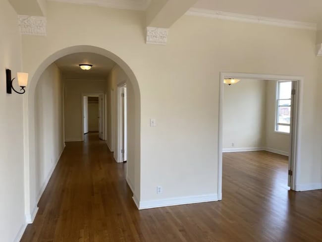 Building Photo - 1890 Broadway