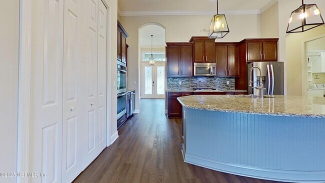 Building Photo - 209 Ellsworth Cir