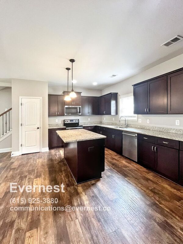 Foto del edificio - 1204 Henry Pl Blvd