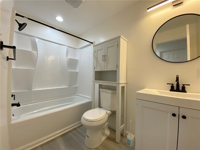 Foto del edificio - 470 W 2nd St