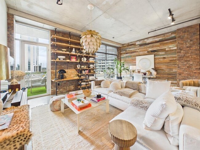 Foto del edificio - 800 W 5th St