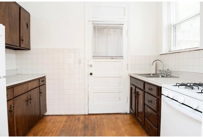 Foto del edificio - 2131 W Giddings St