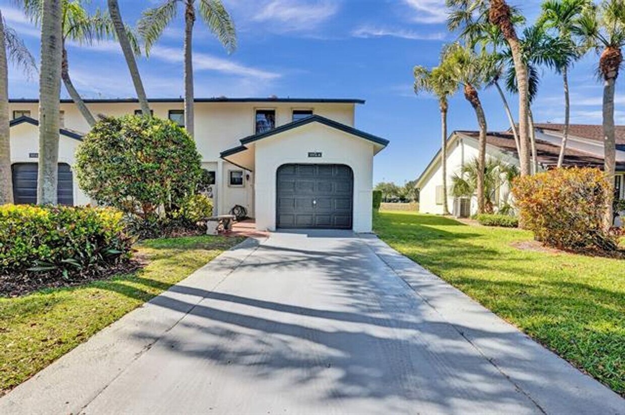 Foto principal - 8904 SW 22nd St