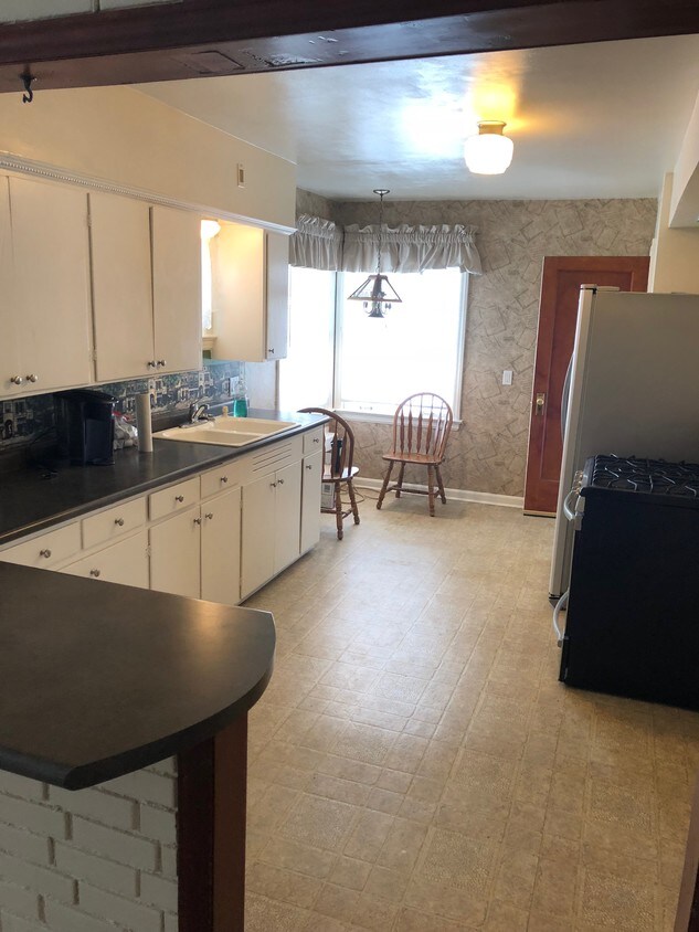 Building Photo - 4615 W Morgan Ave