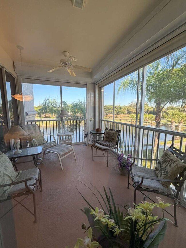 Foto del edificio - 17020 Willowcrest Way