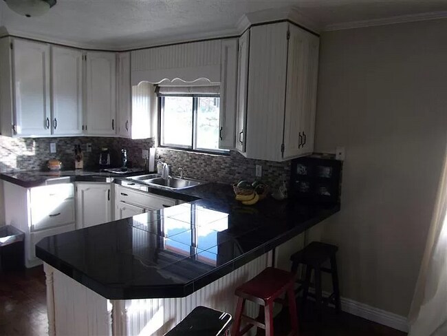 Building Photo - 206 E Bonneville Dr