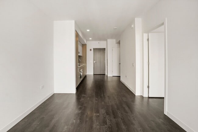 Building Photo - 470 E Waterside Dr