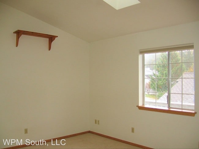Building Photo - 4 br, 2.5 bath House - 2236 SE 8th Pl