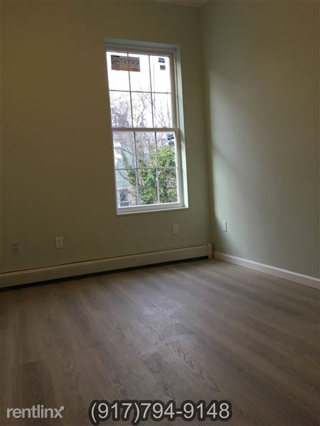 Building Photo - 81 Weirfield St