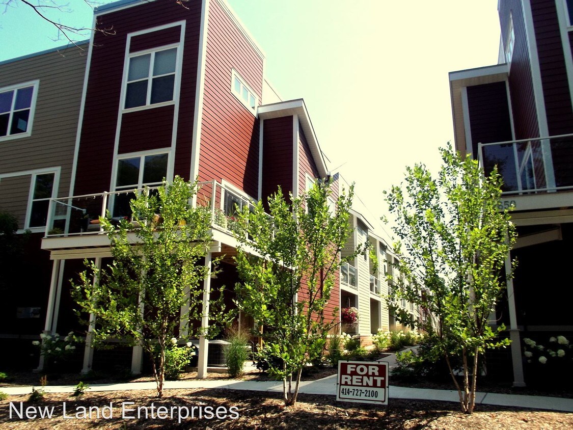 Primary Photo - 2656-2656 N Humboldt Blvd
