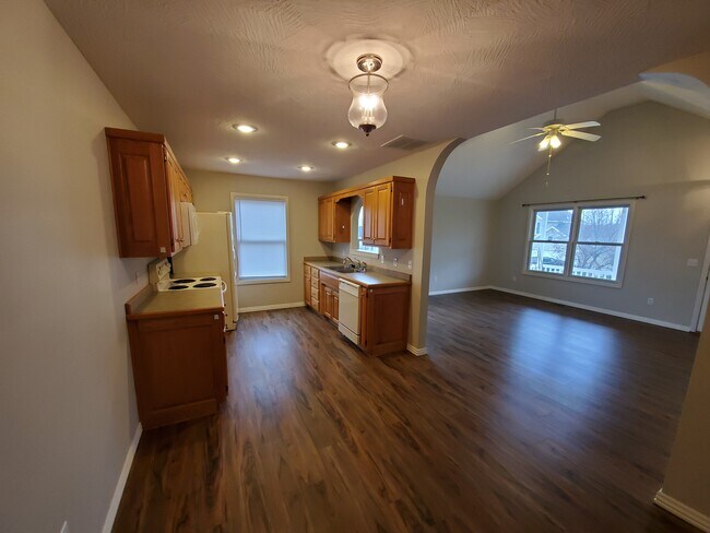 Dining and kitchen - 714 E Saint Charles St