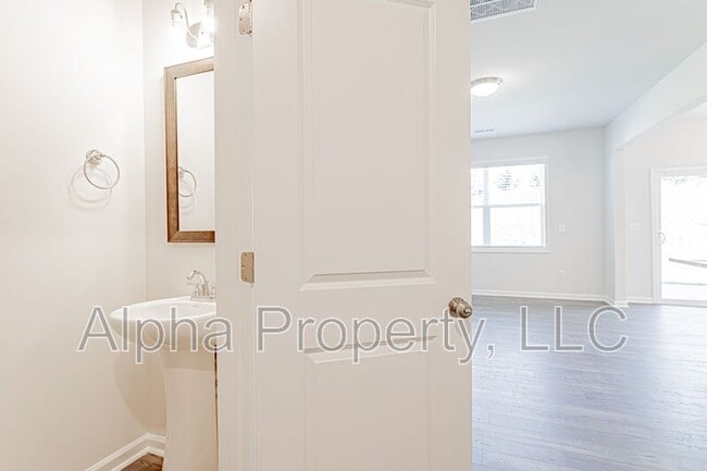 Building Photo - 19 Apricot Ln