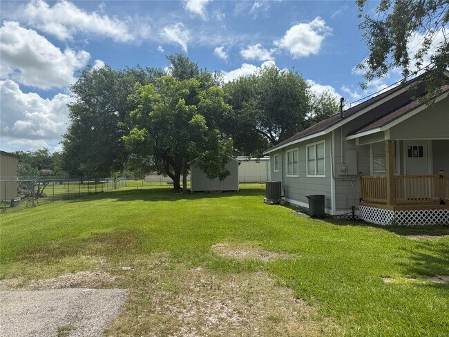 Foto del edificio - 8926 Courtney Dr
