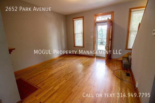 Building Photo - 2-bed townhouse w/ garage!