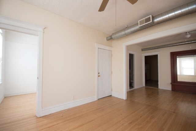 Foto del edificio - 3730 W Dickens Ave