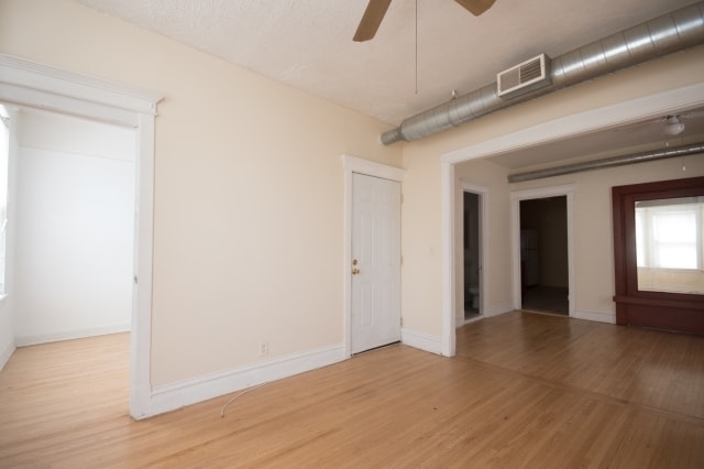 Building Photo - 3730 W Dickens Ave