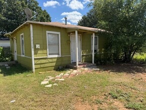 Building Photo - 3120 Emory St