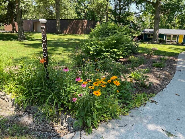 Foto del edificio - 7506 Oak Ln