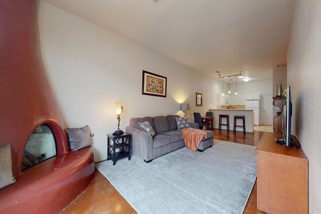 Foto del edificio - Charming 2bed 1.5bath townhome,  in the he...