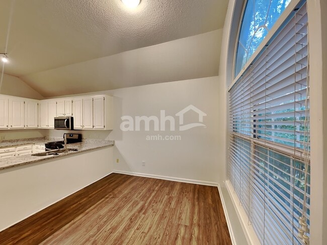 Building Photo - 2062 Spicers Ln