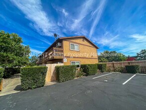 Building Photo - 1052 K St