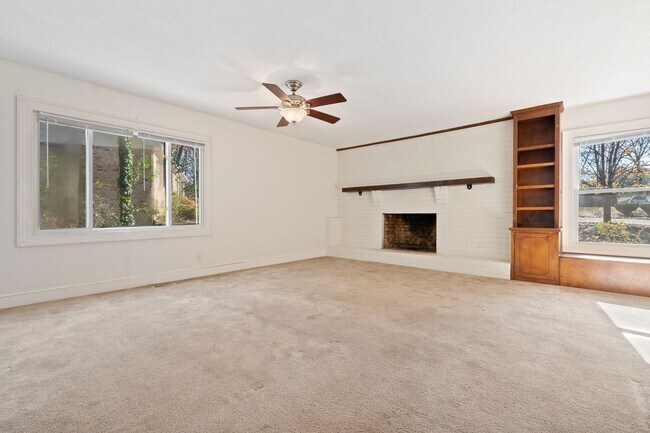 Foto del edificio - 3be / 2ba Open Living Space Home Near the Duke Reg Hospital