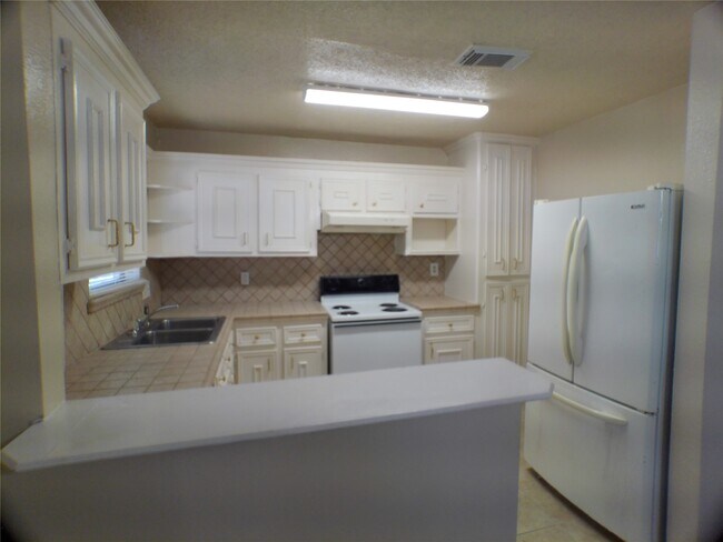 Building Photo - 1301 Glenmore Dr