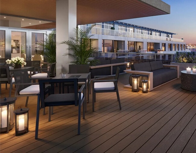 Building Photo - 755 Harbourside Dr