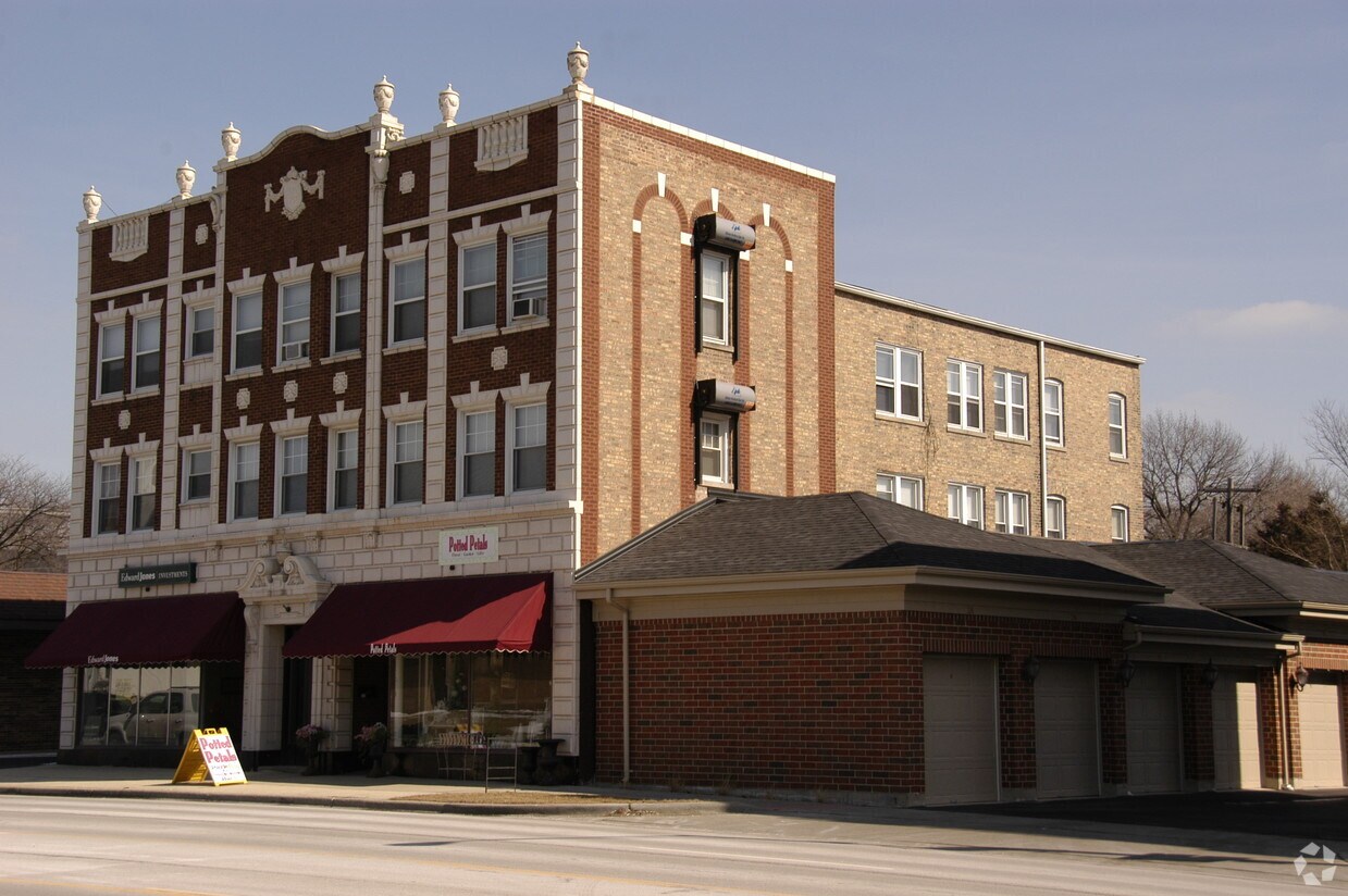 Primary Photo - 217-219 S Main St