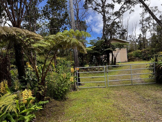 Building Photo - 11-3235-3235 Alaula St