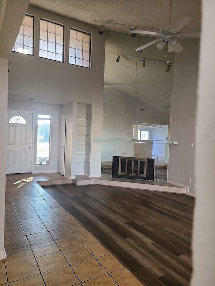 Foto del edificio - 305 Centennial Blvd