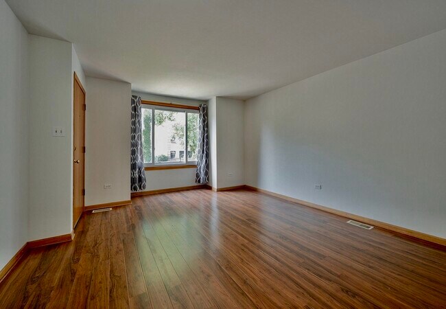 Building Photo - 811 S Claremont Ave