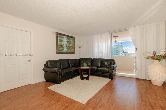 Building Photo - 1833 S Ocean Dr