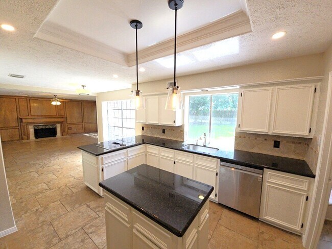 Building Photo - 2502 Fairwind Dr