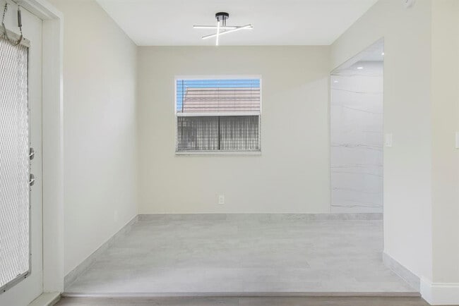 Building Photo - 268 Saxony Cir