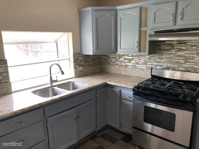 Building Photo - 3 br, 2 bath House - 9346 Meadow St