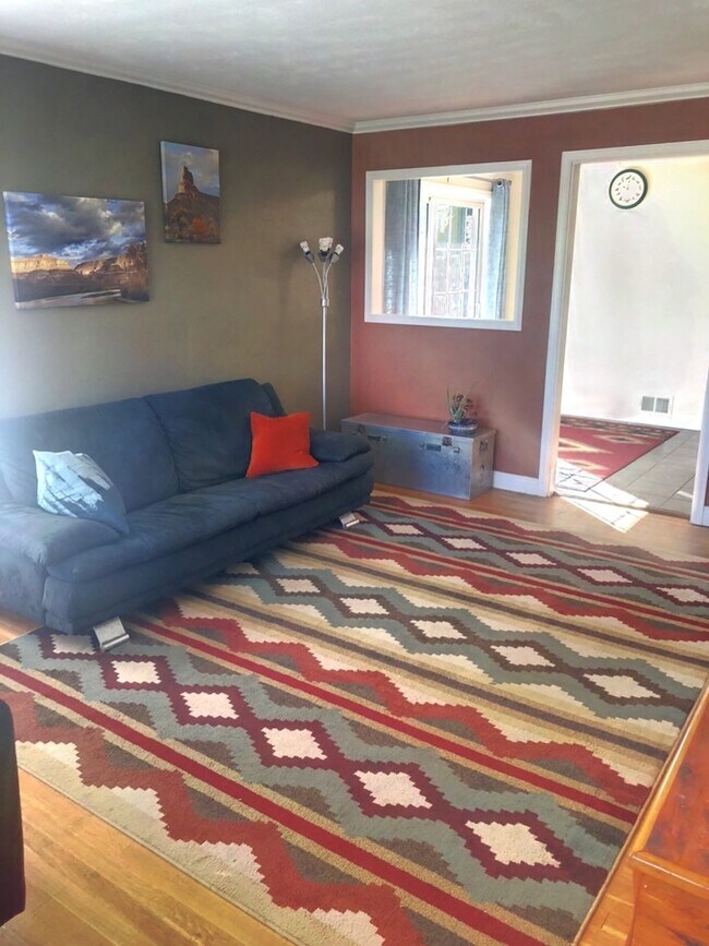 Building Photo - Evolve Real Estate: Victorian Home in Athmar Park Available for Move in on July 1st!