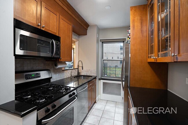 Building Photo - 1-Bedroom Co-op in Greenwich Village