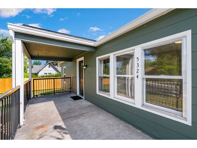 Photo - 5324 SE Flavel St (Portland, OR) Townhome