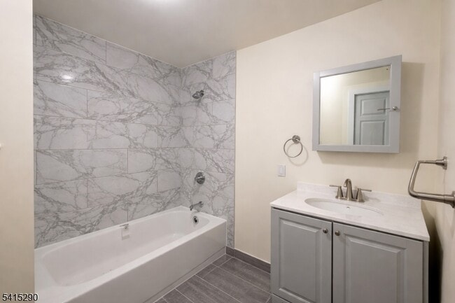 Foto del edificio - 64 N 13th St