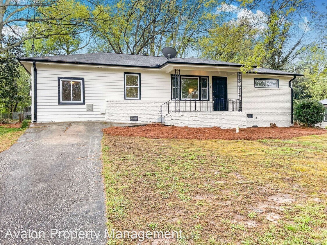 3 br, 2 bath House 383 Norton Circle SE