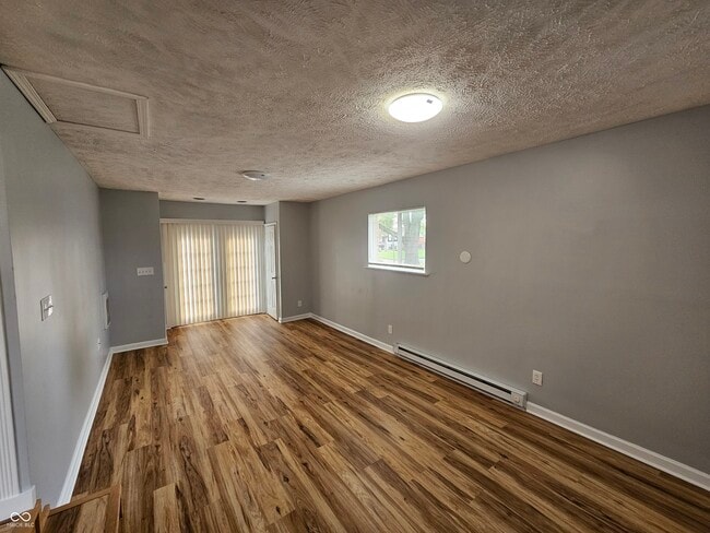 Foto del edificio - 748 Maple Ln