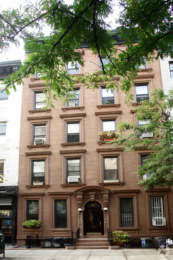 Building Photo - 320 W 47th St