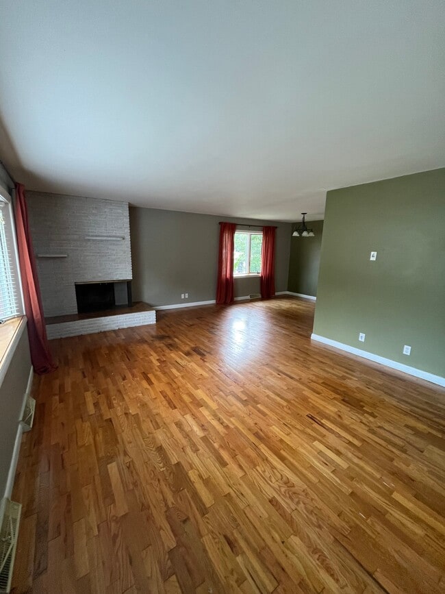 Building Photo - 2914 Rimview Dr