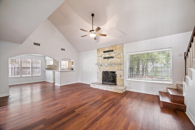 Foto del edificio - 23906 Northcrest Dr