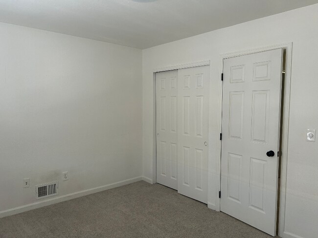 Foto del edificio - 15815 E 13th Pl